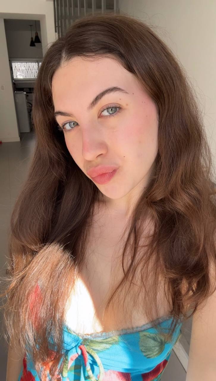 Nude girl Amber in Antwerp