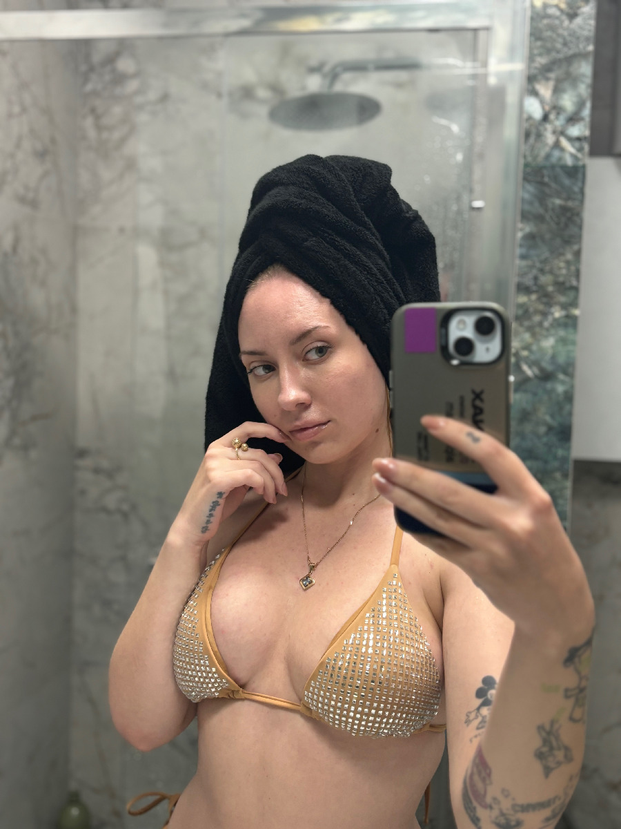 Nude girl KateV in Antwerp