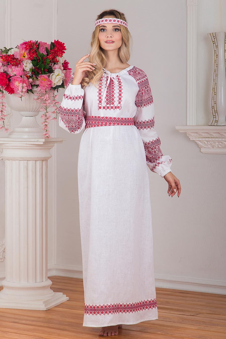 Women in Slavic costumes in Antwerp