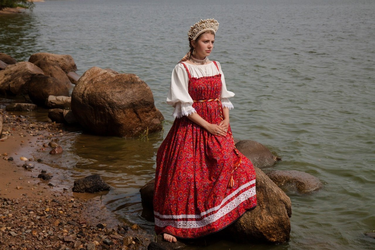 Women in Slavic costumes in Antwerp