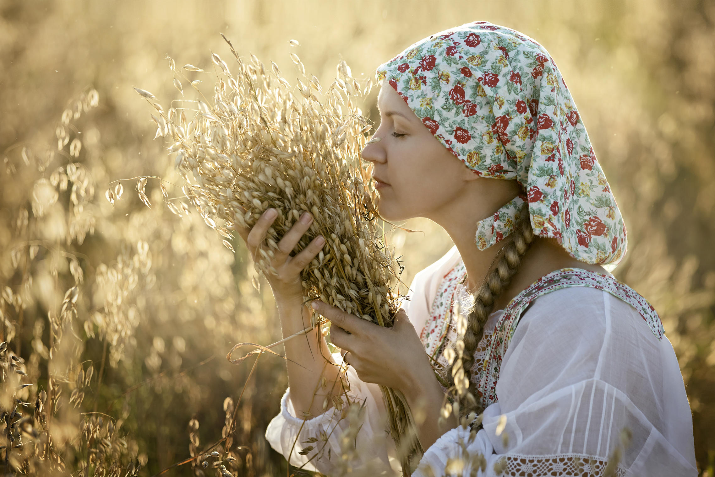 Photo Women in Slavic costumes in Antwerp