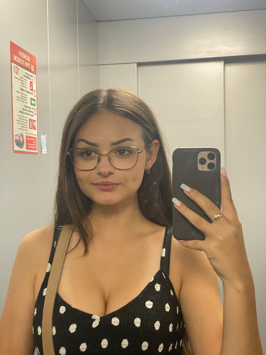 Sexy model Stacy in Antwerp