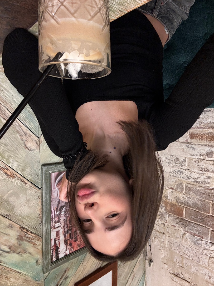 Fresh photos, fresh mood — Tina online in Antwerp